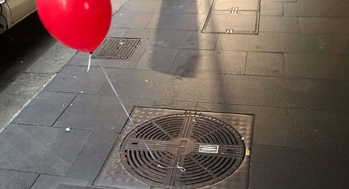 Mieszkańcy Sydney zaniepokojeni ilością czerwonych balonów na ulicach miasta. „To” powraca.