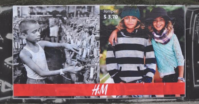 Stworzył szokujące billboardy, ukazując światu prawdę na temat wyzysku w przemyśle odzieżowym.