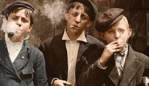 Brytyjski fotograf koloryzuje historyczne zdjęcia małoletnich pracowników amerykańskich fabryk.