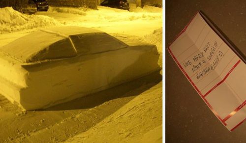Kanadyjscy policjanci wystawili mandat nieprawidłowo zaparkowanemu samochodowi ze śniegu.