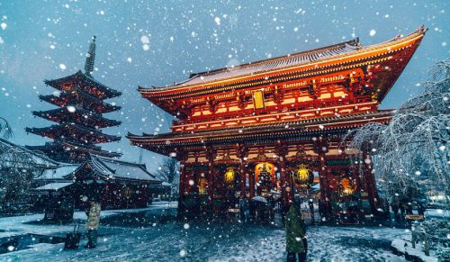 Piękne ujęcia Tokio pokrytego śniegiem!