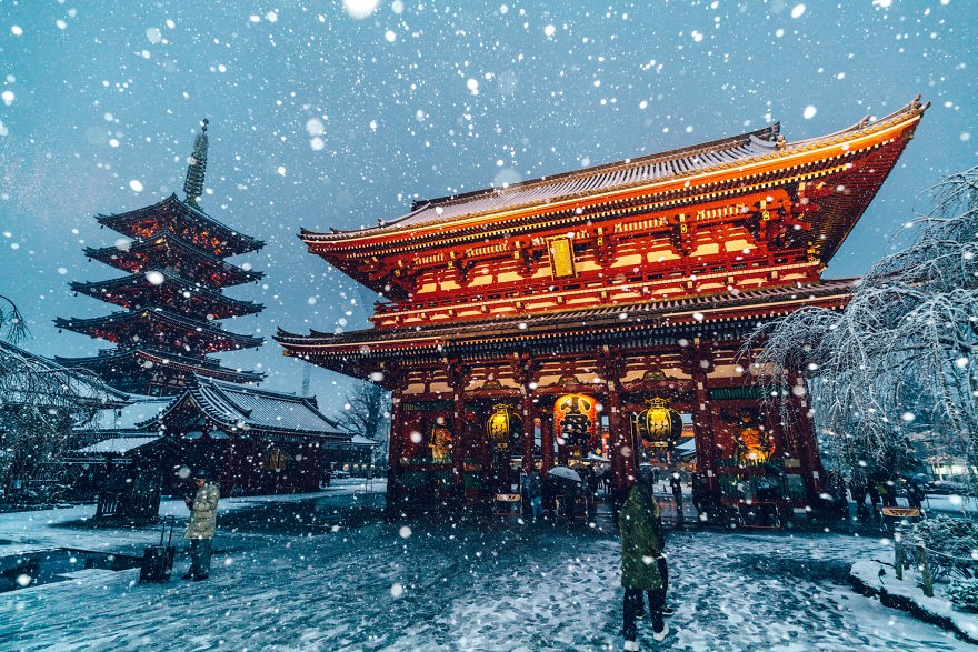 Piękne ujęcia Tokio pokrytego śniegiem!