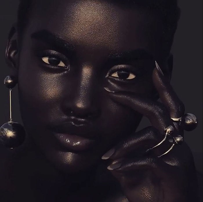 Fotograf zostaje oskarżony o rasizm po tym, jak jego modelka „Shudu” zyskała sławę na Instagramie.