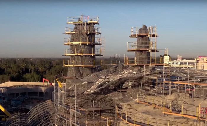 Disney zainwestował 2 miliardy dolarów w park Gwiezdnych Wojen. Zdjęcia z dronów pokazują, na co wydali te pieniądze!