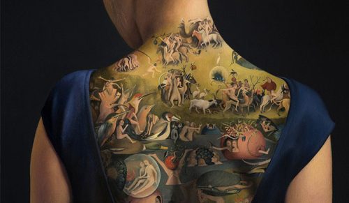 To, co wydaje się być niesamowitym tatuażem na plecach tej kobiety, nie jest tym, na co wygląda!