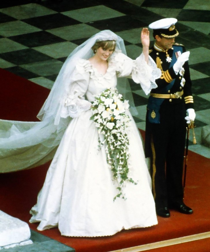 13 wspaniałych królewskich sukni ślubnych - od ostatniego stulecia do ...