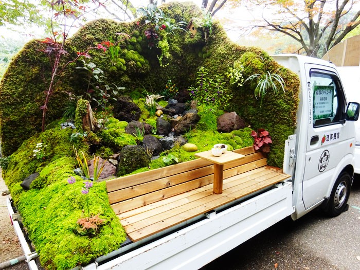 Japończycy rywalizują o to, kto najlepiej odmieni tył ciężarówki na malowniczy ogród!