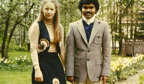 40 lat temu ten mężczyzna sprzedał wszystko, aby kupić rower i pojechać z Indii do Szwecji, aby zobaczyć swoją ukochaną!