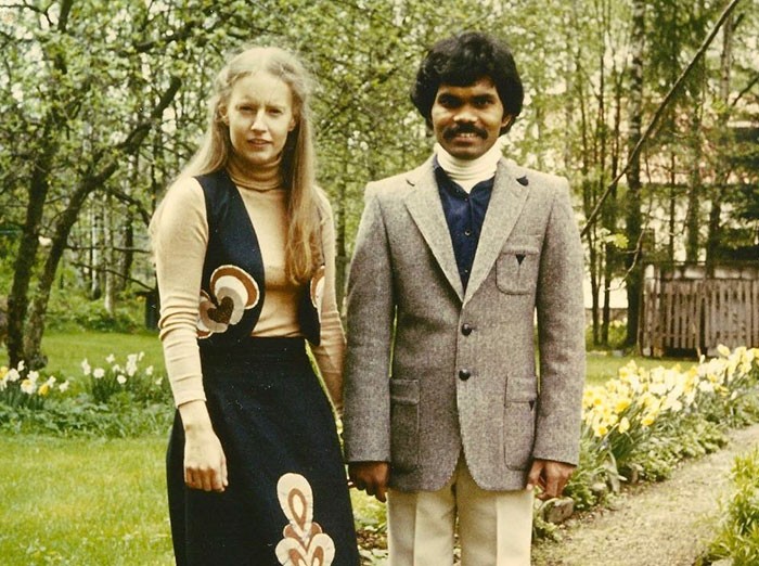 40 lat temu ten mężczyzna sprzedał wszystko, aby kupić rower i pojechać z Indii do Szwecji, aby zobaczyć swoją ukochaną!