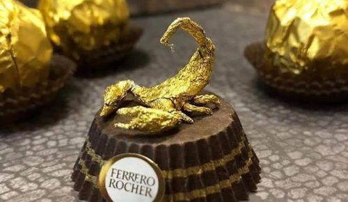 Chiński artysta tworzy małe rzeźby za pomocą papierków Ferrero Rocher!