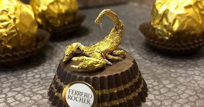Chiński artysta tworzy małe rzeźby za pomocą papierków Ferrero Rocher!
