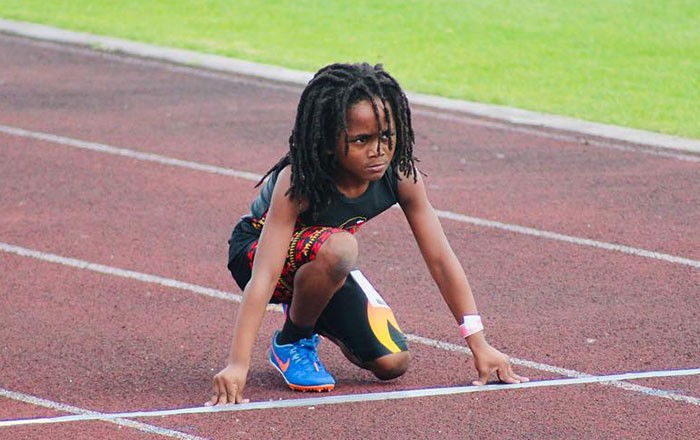 7-letni chłopiec biega tak szybko, że ludzie nazywają go najszybszym dzieckiem na świecie!