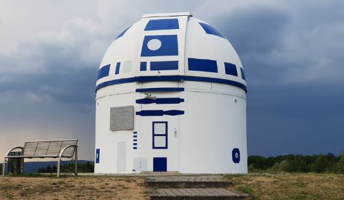 Niemiecki profesor, który jest szalonym fanem Gwiezdnych Wojen przemalował obserwatorium w R2-D2!