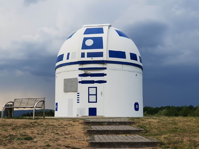 Niemiecki profesor, który jest szalonym fanem Gwiezdnych Wojen przemalował obserwatorium w R2-D2!