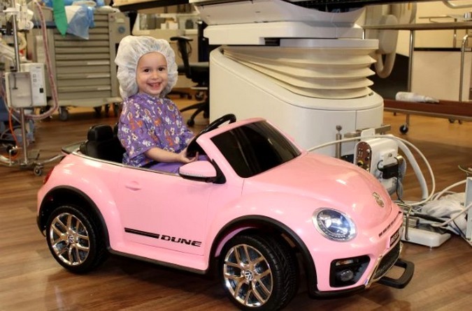 Szpital daje dzieciom mini-samochody na drogę na operację, żeby były mniej zestresowane!