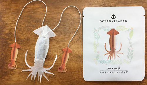 Japońska firma tworzy torebki herbaciane z morskimi stworzeniami, które „ożywają” w kubku!