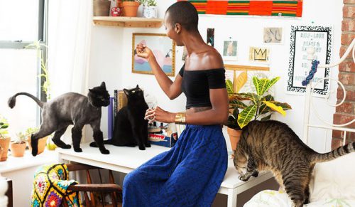 Fotografka zrobiła sesję zdjęciową kobietom z ich kotami, aby obalić stereotyp „szalonej kociary”!