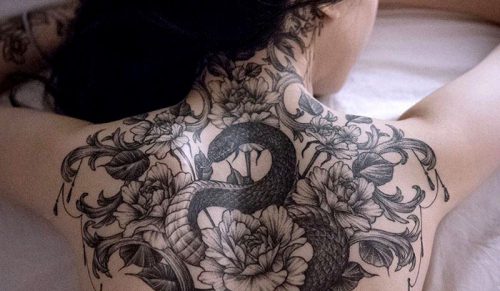 30 imponujących tatuaży na plecach, które są arcydziełami!