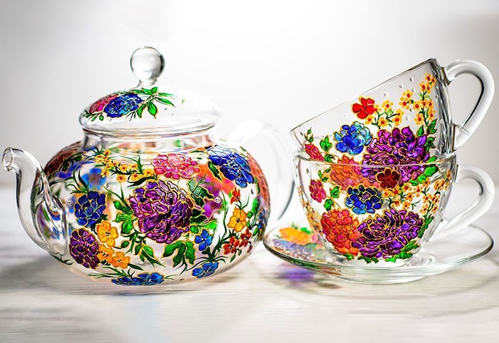 Ten ukraiński artysta ręcznie maluje na wyrobach szklanych i oto 20 najbardziej skomplikowanych wzorów!