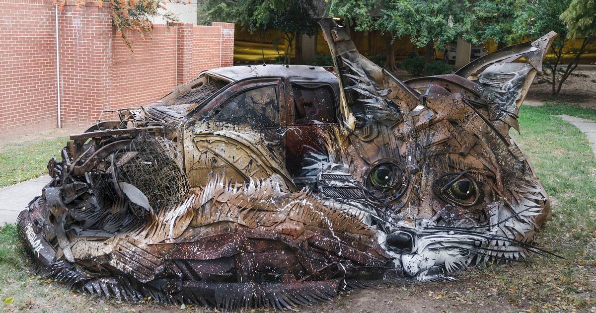 Artysta zamienia śmieci w spektakularne rzeźby, co jest kolejnym wezwaniem dla ochrony planety!