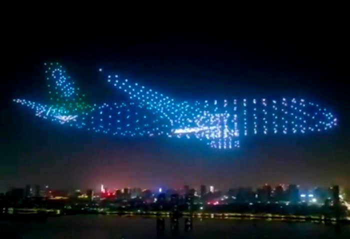 Imponujący występ „Ghost Plane” z udziałem 800 dronów pojawił się na Chinese Air Show!