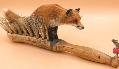 Brytyjski artysta wykorzystuje stare pędzle i filc, by pokazać bajkowe chwile w życiu zwierząt!