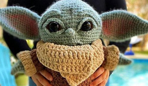 Oto szydełkowana maskotka amigurumi Baby Yoda, którą możesz zrobić sam!