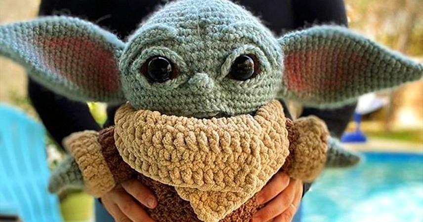 Oto szydełkowana maskotka amigurumi Baby Yoda, którą możesz zrobić sam!