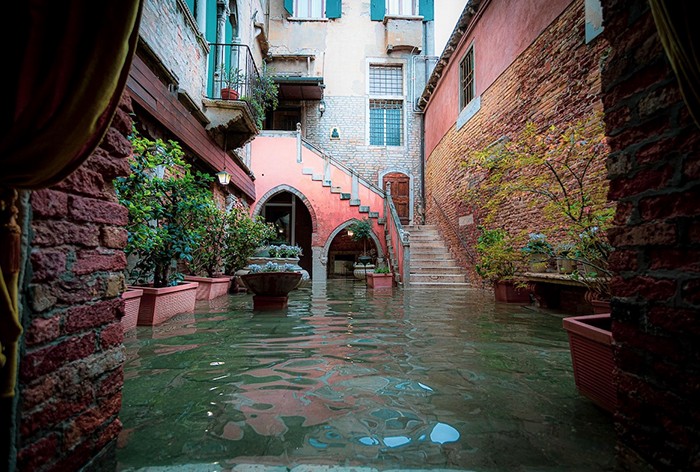 Fotografka spędziła cały dzień w zalanej Wenecji, rejestrując jak wygląda miasto!