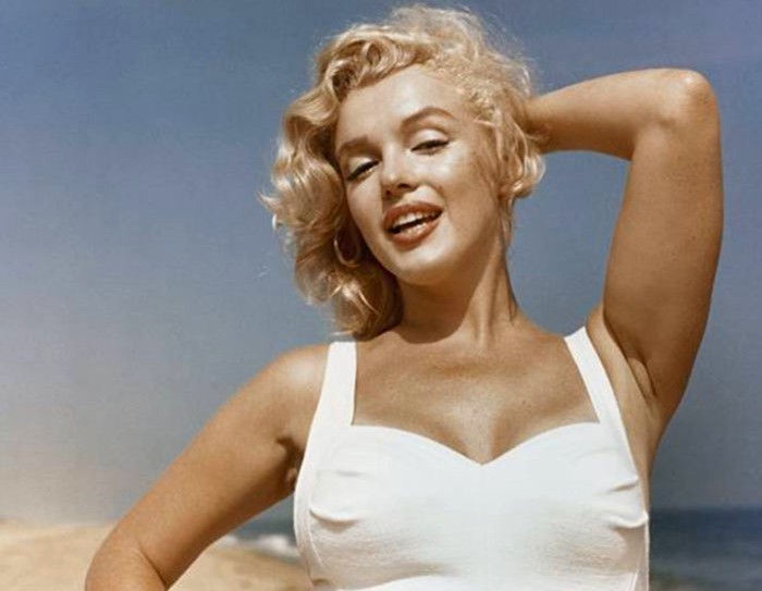 Oto 17 pięknych zdjęć Marilyn Monroe zrobionych na plaży przez Sama Shawa w 1957 roku!