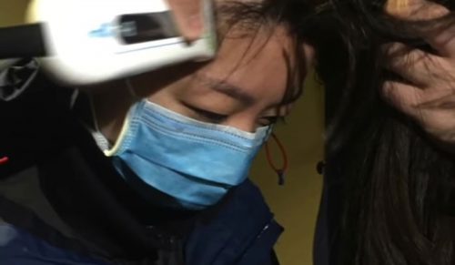 Chińskie pielęgniarki golą głowy, aby zapobiec rozprzestrzenianiu się koronawirusa.