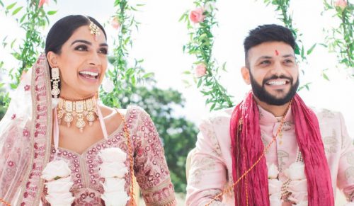 Hinduska para idealnie dobrała swoje stroje ślubne, które wyglądają oszałamiająco!