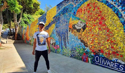 Artysta wykorzystał 200 000 butelek z recyklingu do stworzenia pierwszej eko-fototapety w Wenezueli!