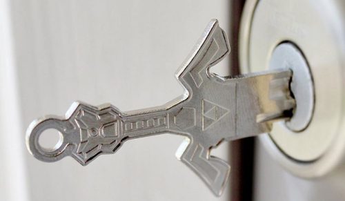 Firma tworzy klucze podobne do mieczy, po to, aby otwieranie drzwi stało się fantastycznym doświadczeniem!