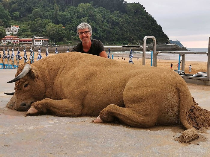 Oto 20 zdjęć rzeźb z piasku, które wyglądają jak prawdziwe zwierzęta!