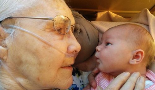 12 zdjęć ukazujących niezwykłą więź łączącą dziadków z ich wnukami!
