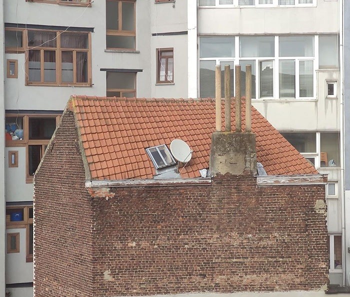 Ten mężczyzna fotografuje najbrzydsze domy w Belgii!