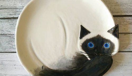 Żaden miłośnik kotów nie oprze się tym ceramicznym talerzom!