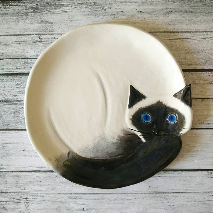 Żaden miłośnik kotów nie oprze się tym ceramicznym talerzom!