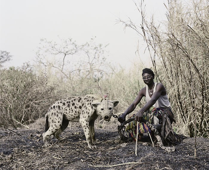 30 zdjęć autorstwa Pietera Hugo pokazujących rzeczywistość zmarginalizowanych ludzi w Rwandzie, Nigerii, Ghanie i RPA!