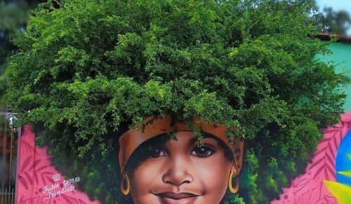 Artysta z Brazylii stał się popularny po użyciu drzew jako „włosów” do portretów kobiet!