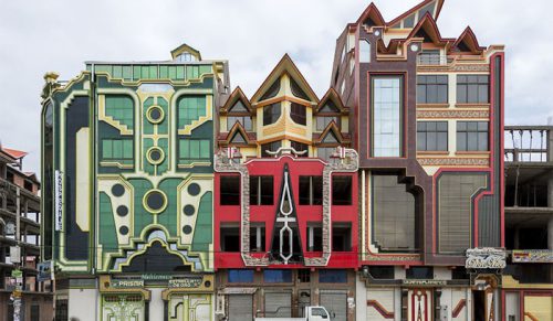 Fotograf prześledził ulice El Alto w Boliwii, aby odkryć unikalny styl architektury zwany Cholet!