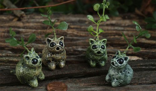 Artystka tworzy małe potwory inspirowane naturą z gliny polimerowej!