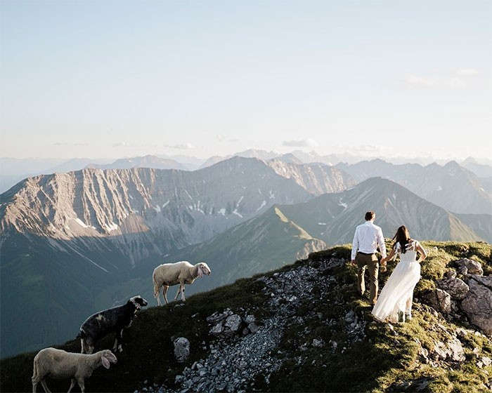 Fotografka pomaga parom porzucić wielkie wesele i uciec do miejsc, w których czują, że żyją!