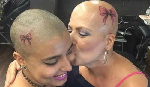 Mama i córka pokonały raka i zrobiły sobie tatuaże na pamiątkę zwycięstwa!