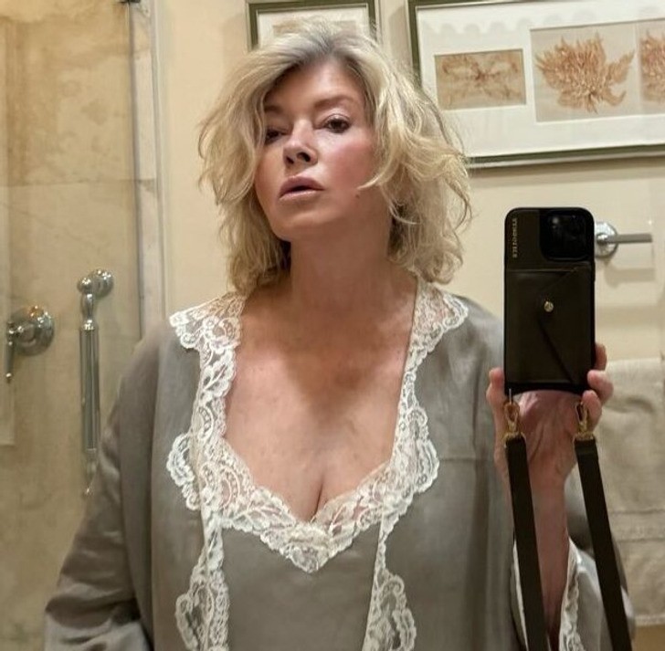 Martha Stewart udostępniła gorące selfie, a ludzie zwrócili uwagę na ciekawy szczegół!
