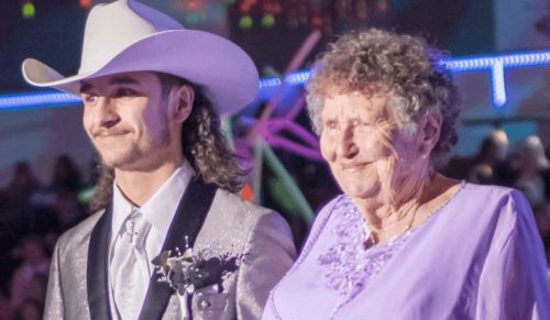 Nastolatek zabrał swoją 92-letnią prababcię na bal maturalny i został królem naszych serc!