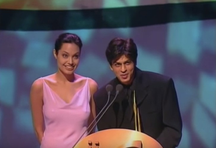 Podstępny moment, który kiedyś wydarzył się między Angeliną Jolie i Shah Rukhiem Khanem!