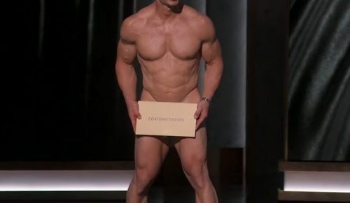 Zdjęcia zza kulis pokazują, jak John Cena zdołał być „nagi” na ceremonii rozdania Oscarów!