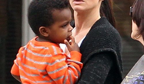Sandra Bullock błaga, aby przestano nazywać jej dzieci „adoptowanymi”!